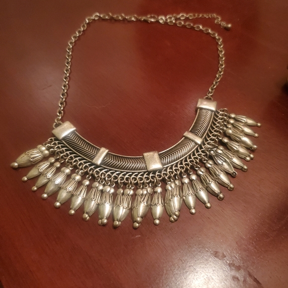 Metal and black bib necklace - Picture 6 of 9